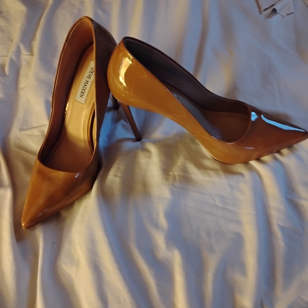 Steve Madden Tan Women's Heels - Picture 3 of 4